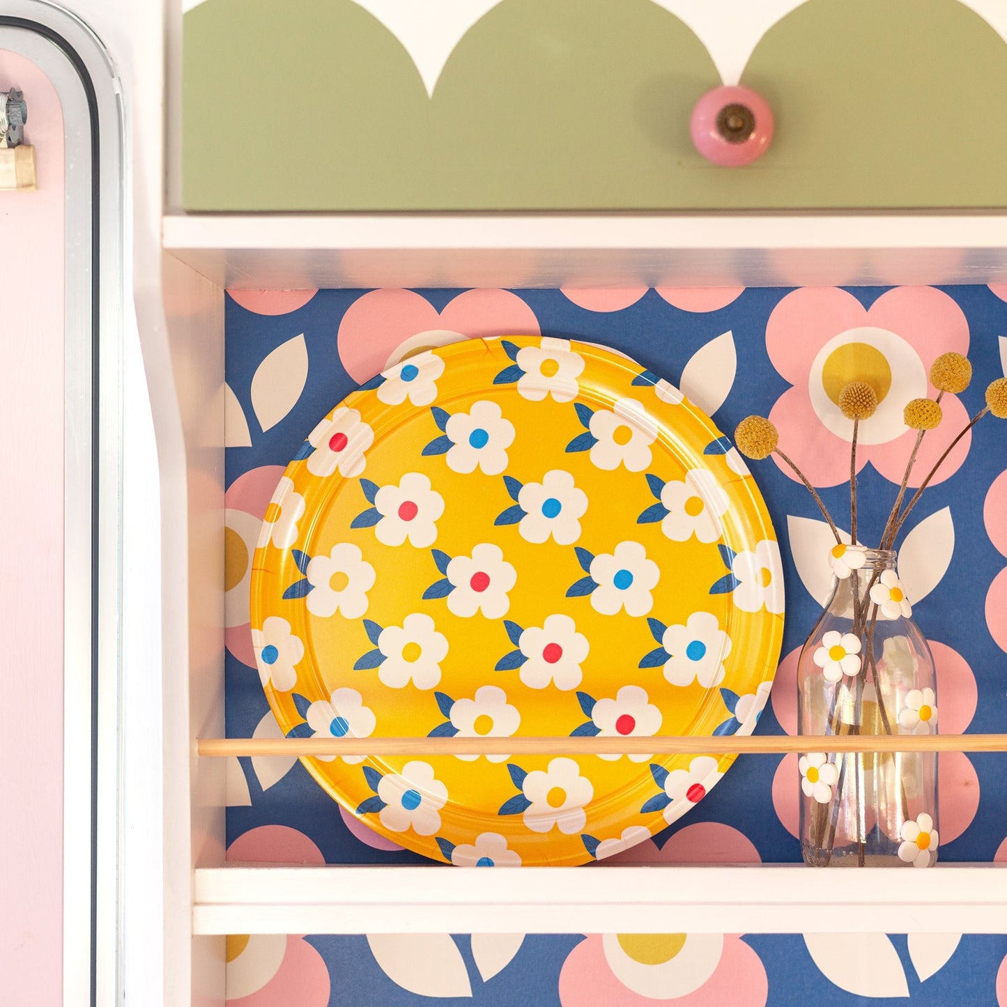 Gorgeous Round Tray Retro Floral Honey Yellow - Enamelhappy - Enamelhappy