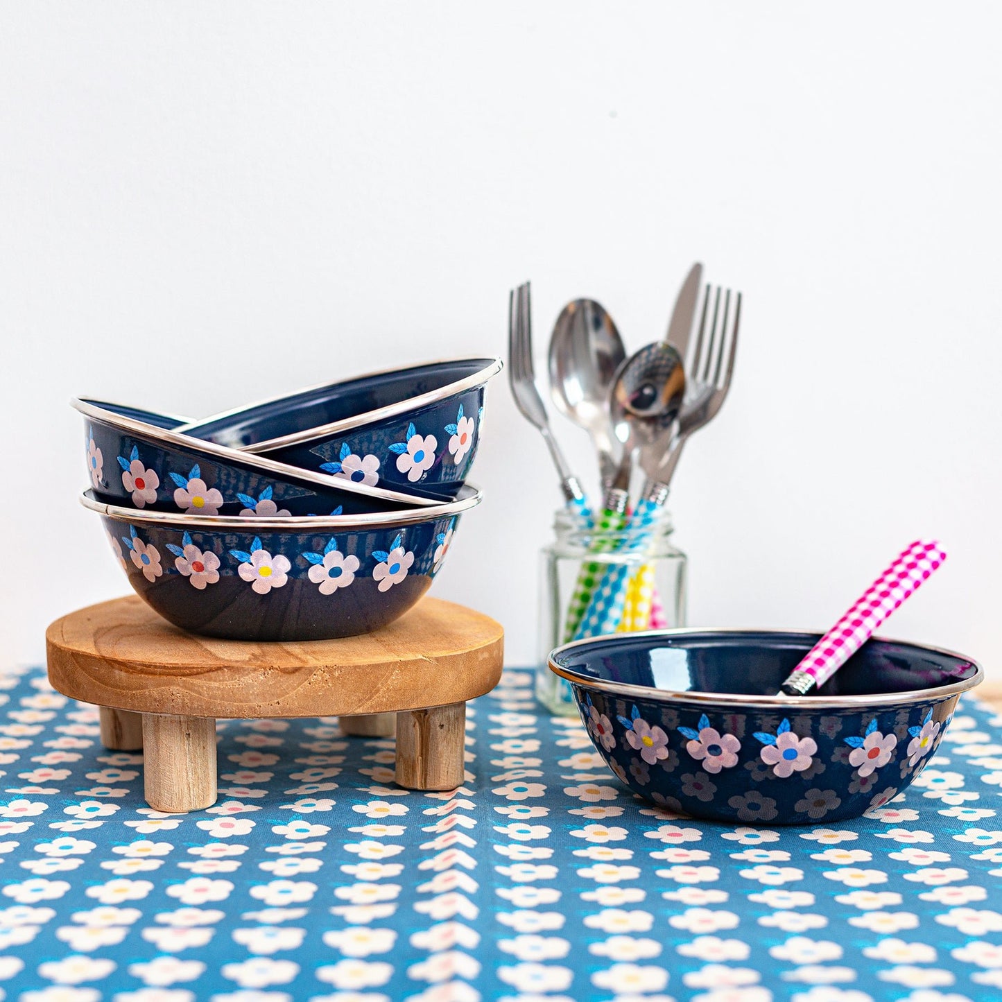 Beautiful Enamel Bowls in Midnight Navy Blue Retro Daisy Floral Print - Enamelhappy - Enamelhappy