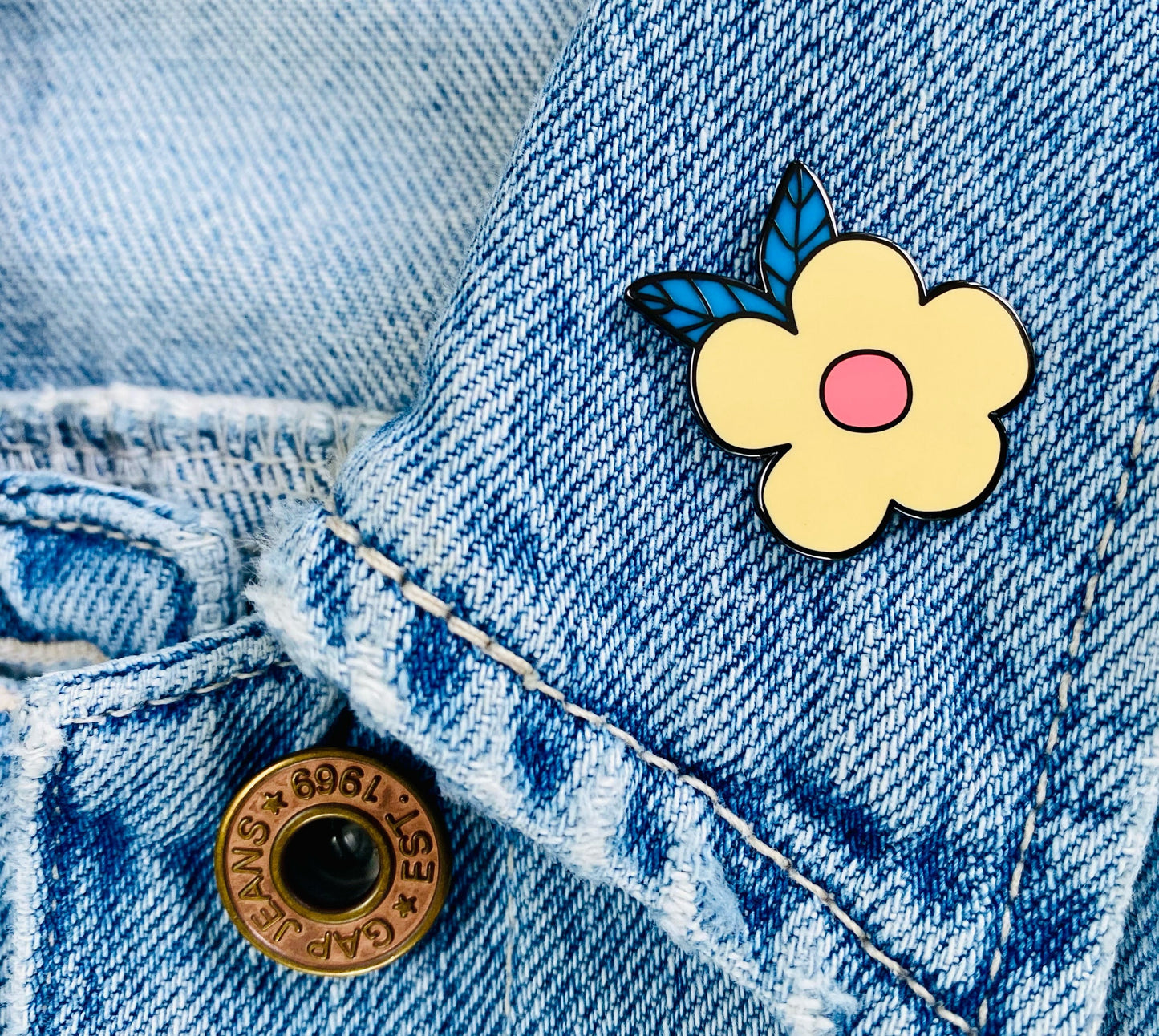 Retro Flower Enamel Pin Badge - Enamelhappy - Enamelhappy