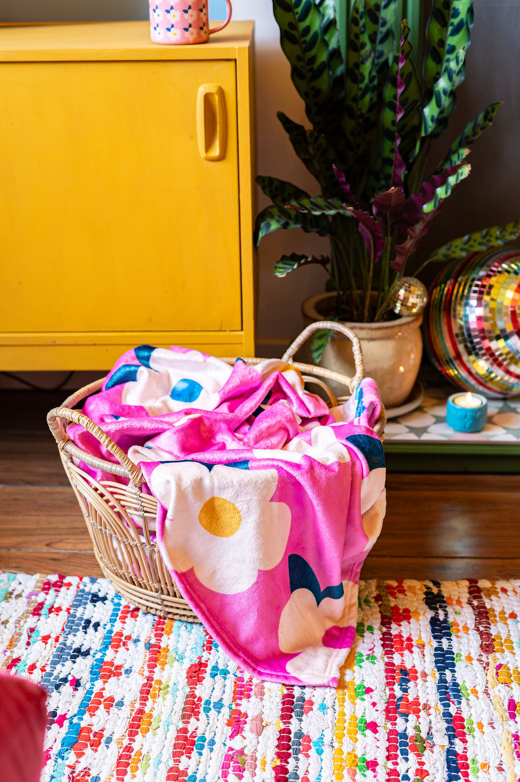 Retro Floral Rose Pink Große Fleecedecke/Überwurf – Emaillehappy