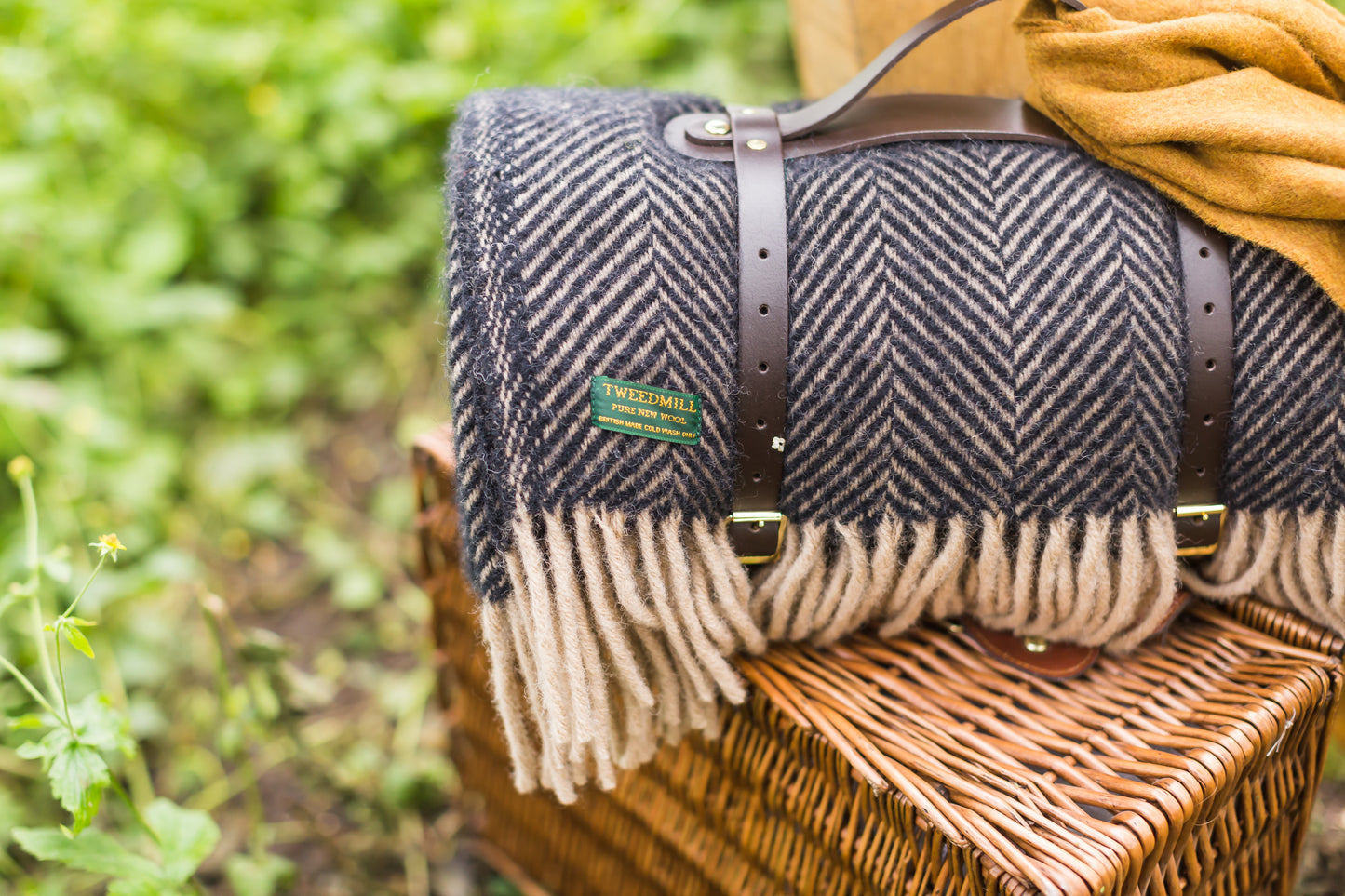 Polo Picnic Rug Blanket Herringbone Vintage/Brown with Leather Straps - Beautiful Tweedmill